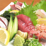 旬な時期の厳選したお刺身をご堪能いただけます。みずみずしく新鮮で食べ応えもありお酒との相性も◎