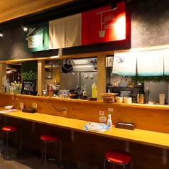 イタリアン・和食・焼き鳥・ご当地t料理…全てのお店の料理を一つのお席で♪気分に合わせて様々なお料理をお楽しみ頂けます！