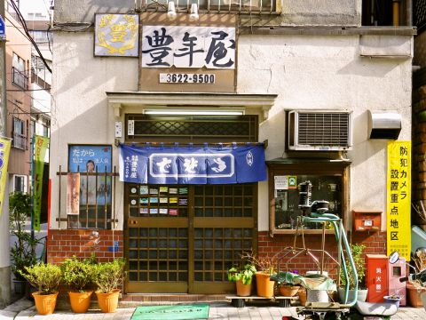 スカイツリー近くの昔懐かしい蕎麦屋。昭和の雰囲気と料理に心温まるなごみの一軒。