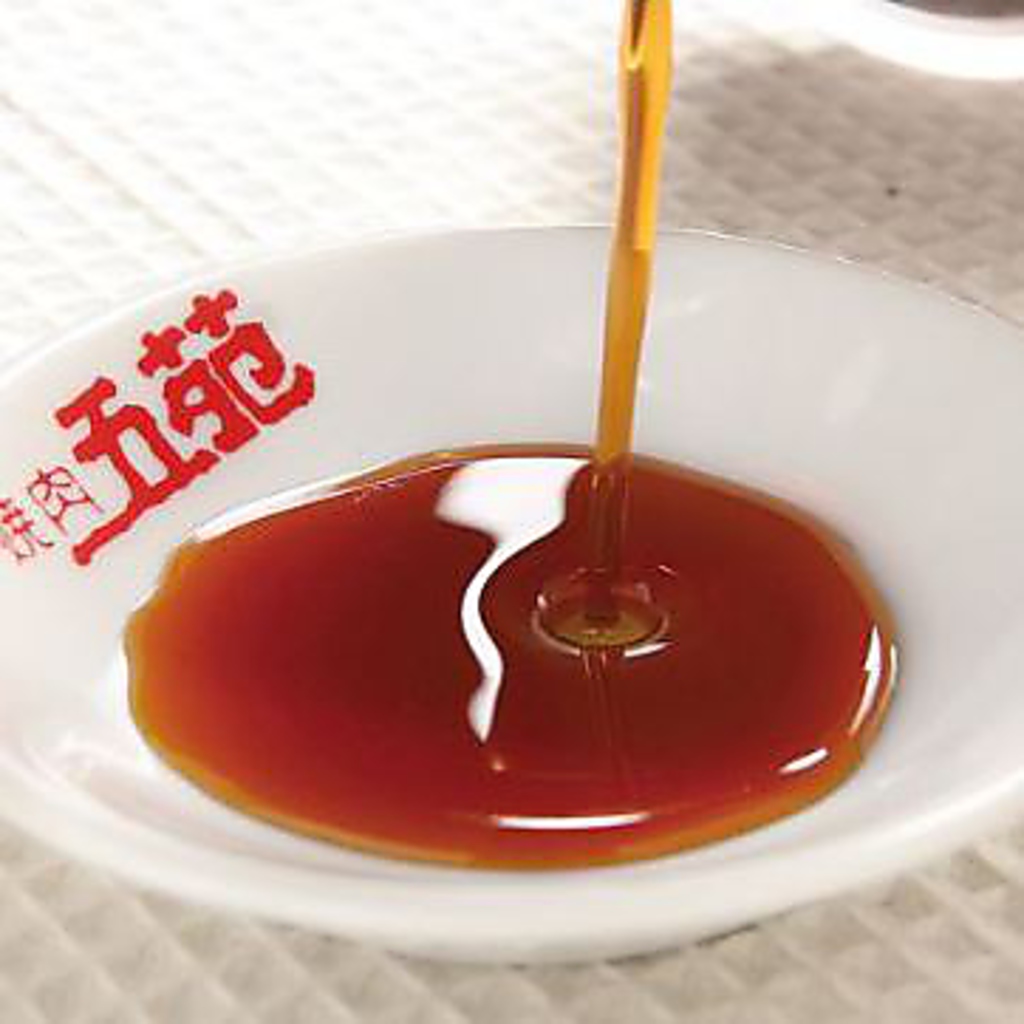 こだわりのタレ！昆布の上品な旨味と生姜の豊かな風味でお肉のうまさをさらに引き立てます！