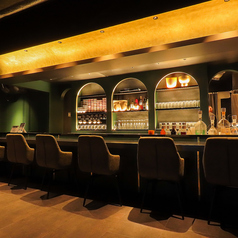 1人からでも使いやすいカウンター席パソコン作業をしながらでもストレスなくご利用いただけます