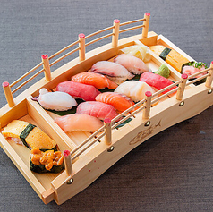 握り寿司アーチ橋盛り