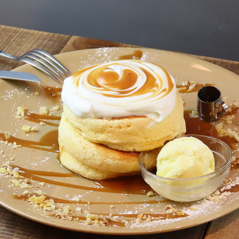 ふわとろパンケーキと旬のフルーツデザートが人気の癒しカフェ