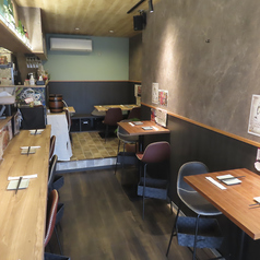 2名様の女子会やカップル、少人数の飲み会に最適な空間を演出します。当店は「お席に鉄板を置かない」スタイル!服や髪への匂い移りを気にせず、カジュアルにお好み焼きやスパークリングを楽しめます♪ゆっくりとお喋りに花を咲かせたい時にイチオシです。