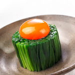 《ニラ釜玉》　釜揚げした新鮮シャキシャキニラに濃厚こだわり卵黄と土佐醤油を絡めました♪