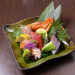 鮮度抜群のお刺身をご用意しております。お好きなものをご注文いただけます！盛り合わせがおすすめ！