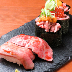 【話題沸騰中】お手頃価格で食べられる名物の牛赤身肉寿司！の写真