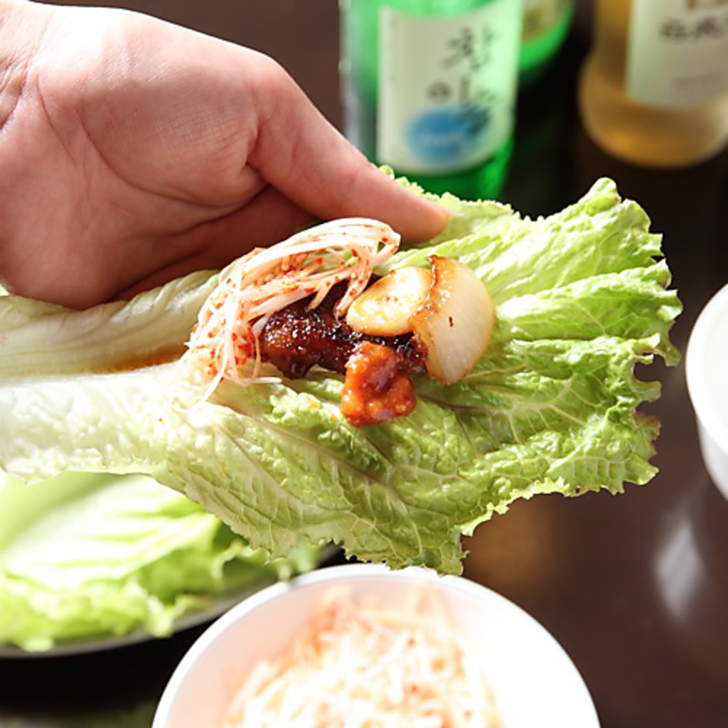 人気のサムギョプサルの種類も豊富！巻いて食べてお楽しみください！一人前1430円～ご用意してます♪