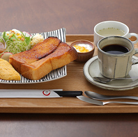 パンは地元三田市のかもめベーカリーの食パンを使用。