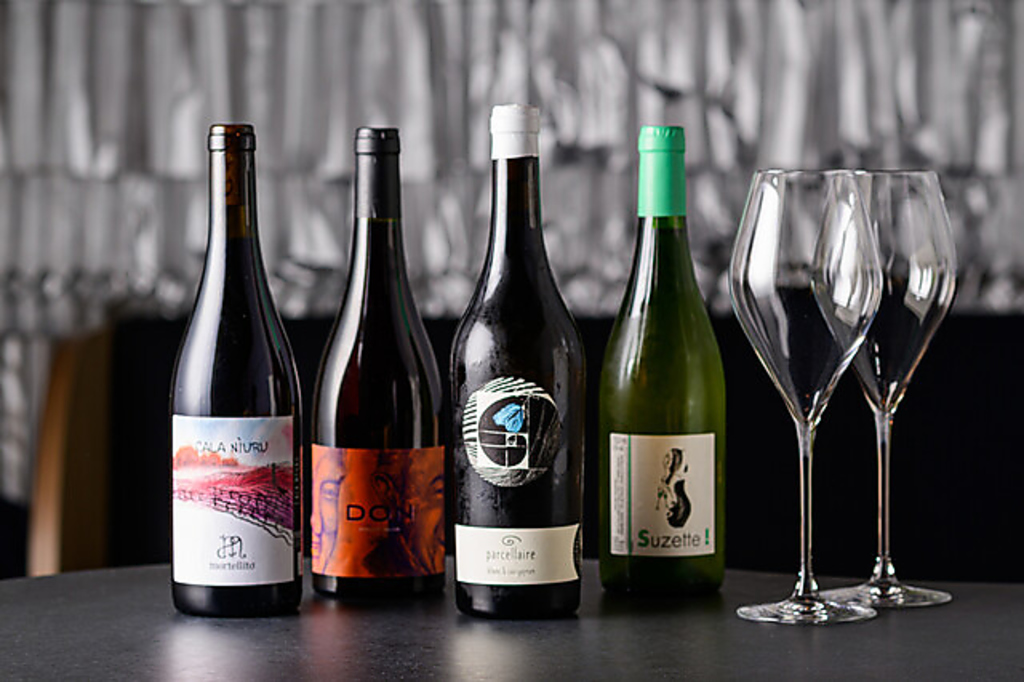 豊富な種類のナチュールワインもご用意♪どんどん新しい銘柄を仕入れますので飽きることはありません