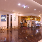 鶏そば 萬吉 駅中本店の雰囲気3