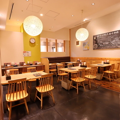 鶏蕎麦 萬吉 駅中本店の雰囲気1