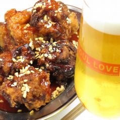 ビールとヤンニョムチキンの組み合わせは最高！