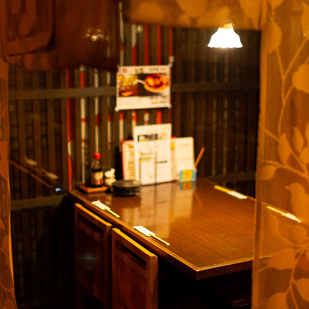 仕切りをすることもできるので周りを気にせず楽しめます！料理に定評のある【渡や】で大人の飲み会を