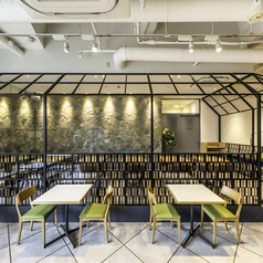 2名掛けテーブルもご用意しております。デートなどにも最適です！