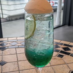 昔ながらのメロンクリームソーダ