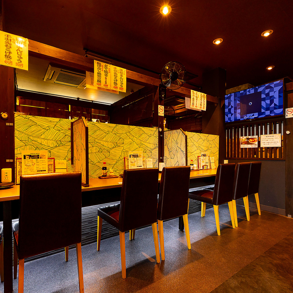 テレビも見れてゆったりとカウンター席で☆お一人様歓迎！カップルさまのデートにも♪