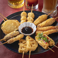 細かいパン粉で仕上げる軽やかな串カツの魅力