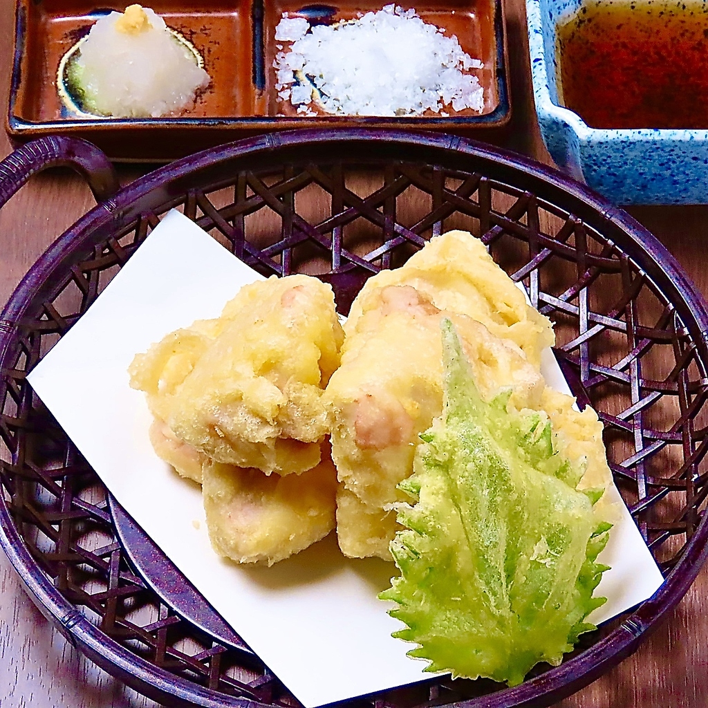 旬の食材とサクサク衣が絶妙な天ぷら各種をご用意！様々な食材を熱々で食べると最高の味わいです◎