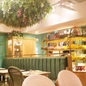 世界で初めてのムーミンをコンセプトにしたレストランカフェです。店内はムーミン谷の雰囲気が広がり、ムーミンの物語の世界に浸ることができます。ムーミンキャラクターをモチーフにしたかわいらしいメニューの数々をお楽しみください。