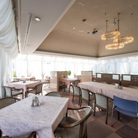 幅広いシーンに対応するゆったりとした空間づくり◎