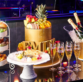 大切な人の誕生日を、六本木のラグジュアリー空間「R3 シャンパンでの乾杯、映像演出、サプライズ演出などもご相談可能。専属スタッフが細やかにサポートし、記憶に残る贅沢なバースデーをお約束します。CLUB LOUNGE」で。