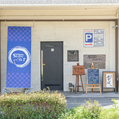 駐車場をご用意しておりますので、ぜひご利用ください。5台分ございます。申し訳ございませんが、お子様を連れてのご来店はご遠慮いただいておりますのでご了承ください。