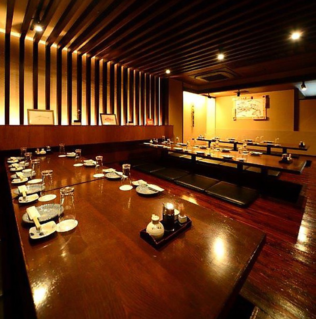 【宴会は最大50名様まで、フロア貸切も可(1階最大30名、地下宴会20名～32名)】