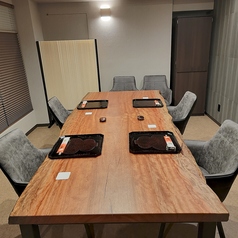 【VIP席】接待など大事なシーンでご利用いただけます。ご利用いただけるのは16,500円~27,500円(税込)のコース。4名~6名様の御案内となります。それ以外の人数でご利用する場合は御相談下さい。