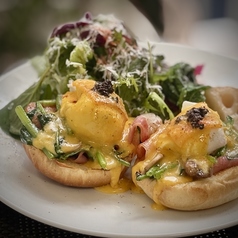 九州産小麦の無添加バンズのエッグベネディクト