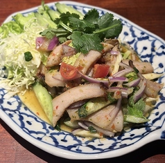 豚トロのスパイシータイ風サラダ