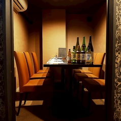 【8名様テーブル個室】4名様ご利用可能。ご家族・ご友人・各種宴会におすすめ。