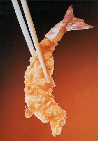 目の前で揚げていただく、素材の旨味を閉じ込めた季節の天ぷらを心ゆくまま…