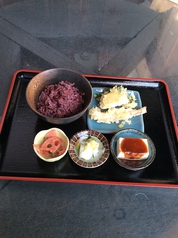 定食セット（天ぷら、ご飯、豆腐、漬物、小鉢）　