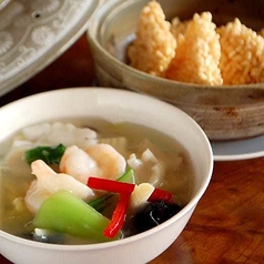 たっぷり海鮮のあんかけおこげ