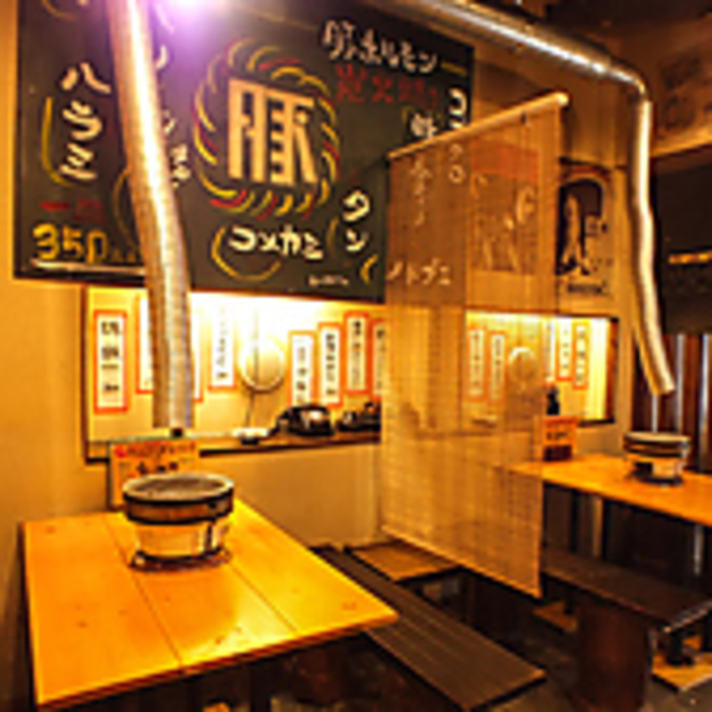 昭和レトロなネオ酒場風の店内でゆったり焼肉を大満喫☆女子会・お子様連れでのお食事も大歓迎♪
