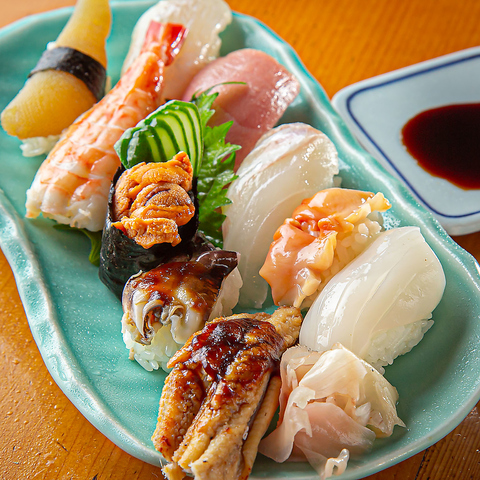 魚や貝類などふんだんに盛り込んで握らせて貰ってます。当日限定のお寿司もご用意！！