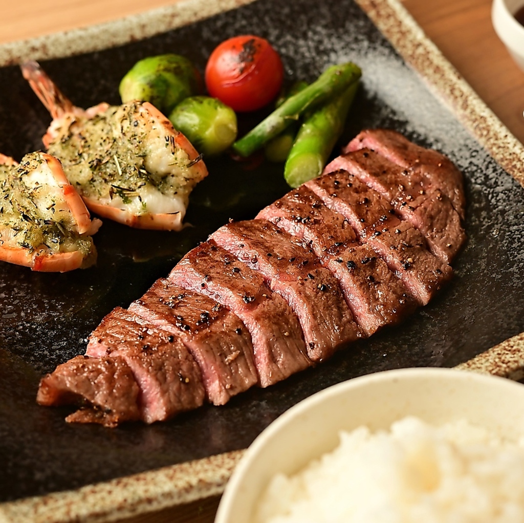 当店の牛タンは、香ばしく焼き上げ旨味がギュッと凝縮！やわらかさと歯ごたえのバランスが絶妙です。