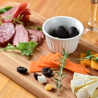 【コスパ抜群】彩り豊かな新鮮食材が踊る自慢のタパス◎