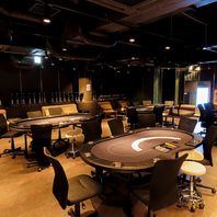 広々店内でシーシャ&ポーカー