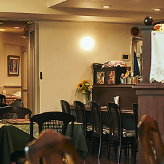 シックでクラシックな雰囲気を独り占めできるカウンター席をご用意しています。