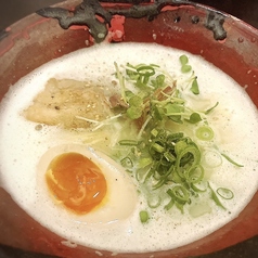 8時間煮込んだコラーゲンスープの塩鶏そば／8時間煮込んだコラーゲンスープの醤油鶏そば