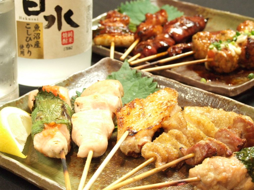 ●備長炭を使用した本格焼き鳥が1本130円～と格安。