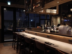 カウンター席ございます。