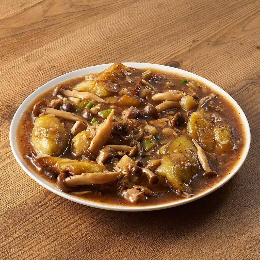 中華醤と味噌のコクが効いた醤爆茄子ジャンバオチェズなど一品料理も種類豊富にご用意しております。