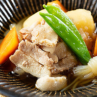 季節の食材で作るおばんざいも自慢の味。