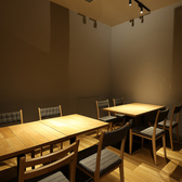 【人気の半個室】最大8名までの半個室は、周囲を気にせずゆったり楽しめるプライベート空間。誕生日や女子会、パーティーに最適で、32名まで貸切可能。料理やドリンクを楽しみながら、思い出に残る特別な時間をお過ごしいただけます。