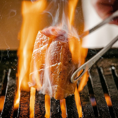 鮨屋が始めた焼肉屋は、最上級のお刺身を絶妙な焼き加減で炙る「元祖 焼うお」