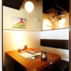 清潔感ある明るい雰囲気の店内♪仕切りがあるのでプライベート感覚でくつろげます