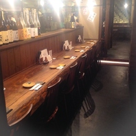 路地裏に佇む美食空間は、大人の隠れ家